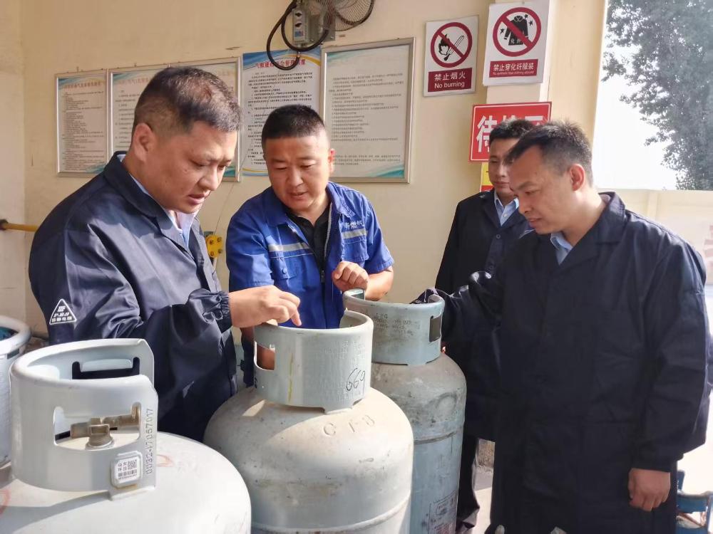 国庆节日在行动石家庄市市场监管系统全力保障节日市场秩序平稳有序插图2 国庆节日在行动石家庄市市场监管系统全力保障节日市场秩序平稳有序插图2