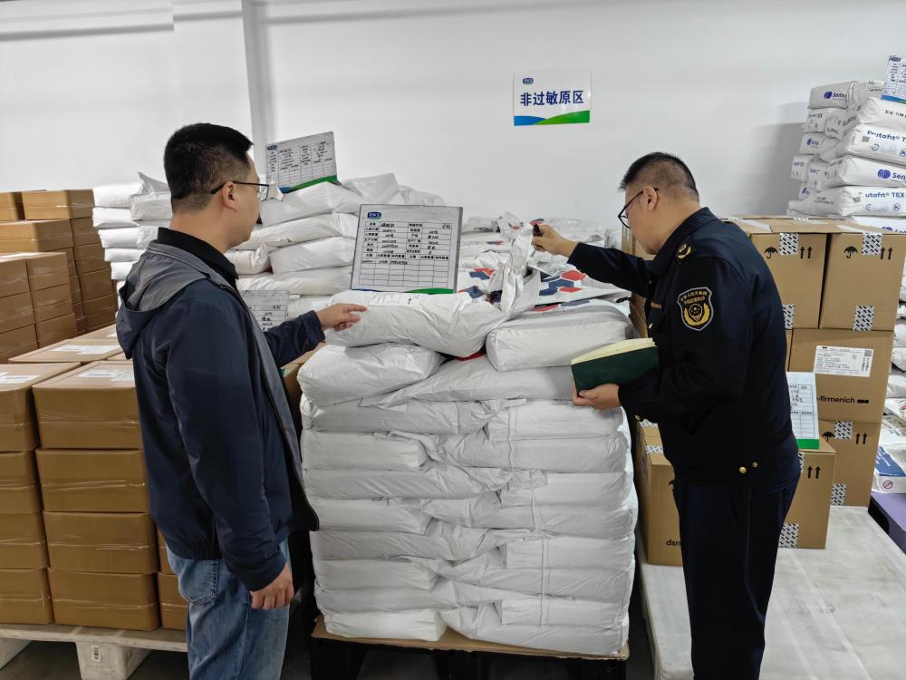 国庆节日在行动石家庄市市场监管系统全力保障节日市场秩序平稳有序插图1 国庆节日在行动石家庄市市场监管系统全力保障节日市场秩序平稳有序插图1